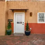 Charming Downtown Adobe Casita Spacious 450 Sq Ft, King Bed And Patio