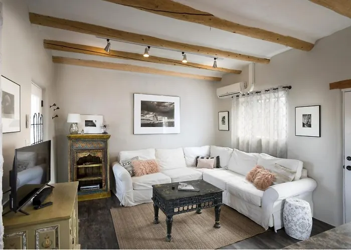 Charming Downtown Adobe Casita Spacious 450 Sq Ft, King Bed And Patio