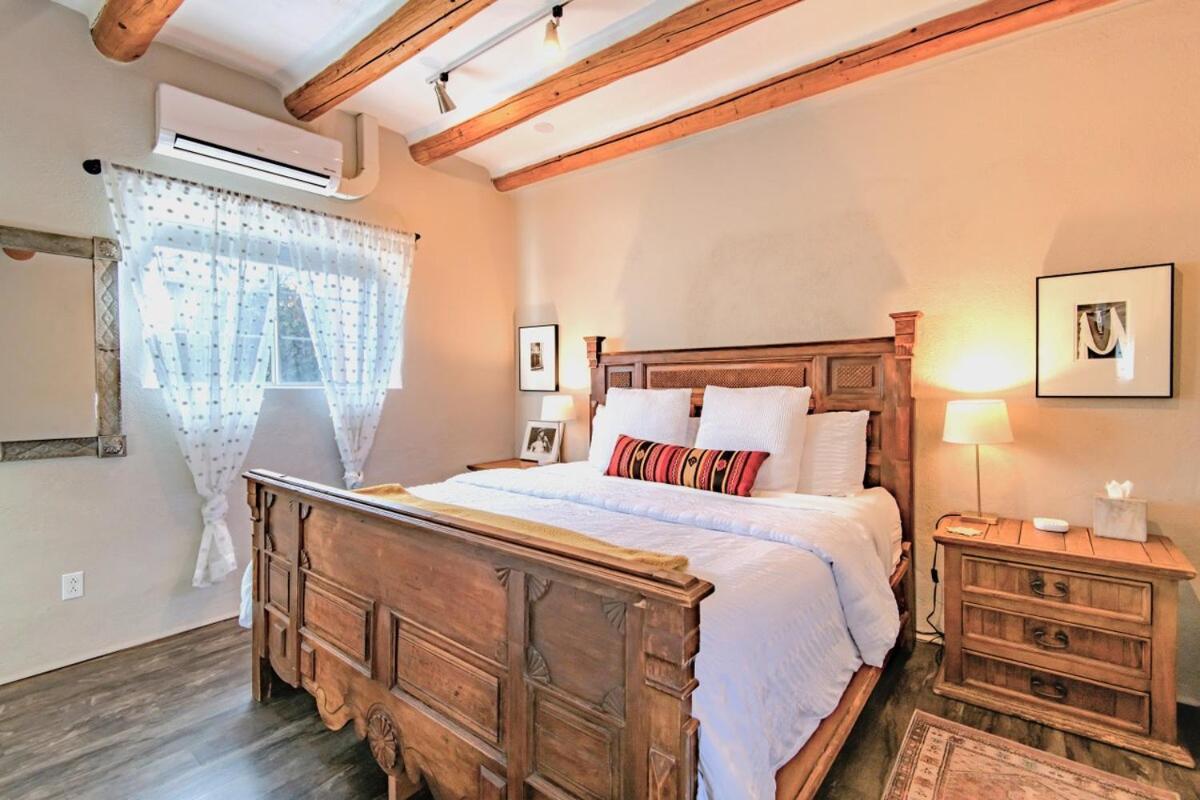 Charming Downtown Adobe Casita Spacious 450 Sq Ft, King Bed And Patio Santa Fe