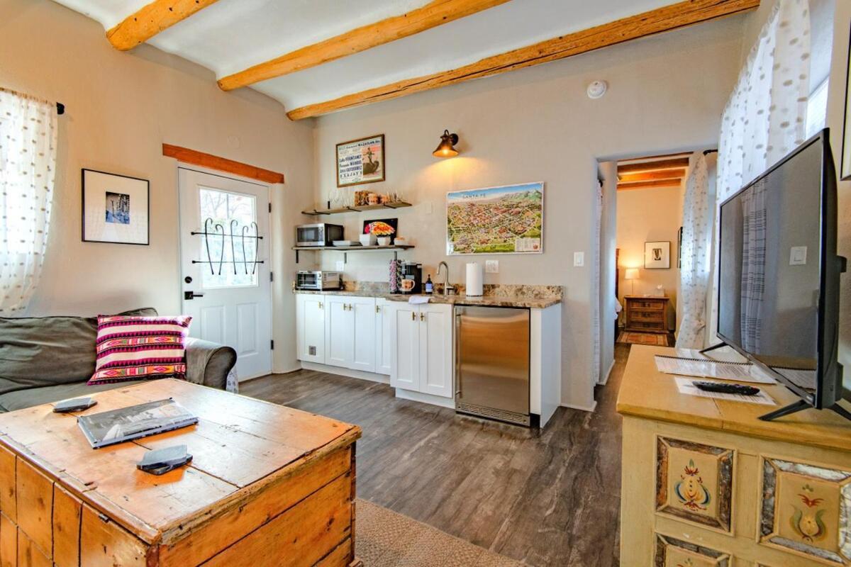 Charming Downtown Adobe Casita Spacious 450 Sq Ft, King Bed And Patio * Santa Fe