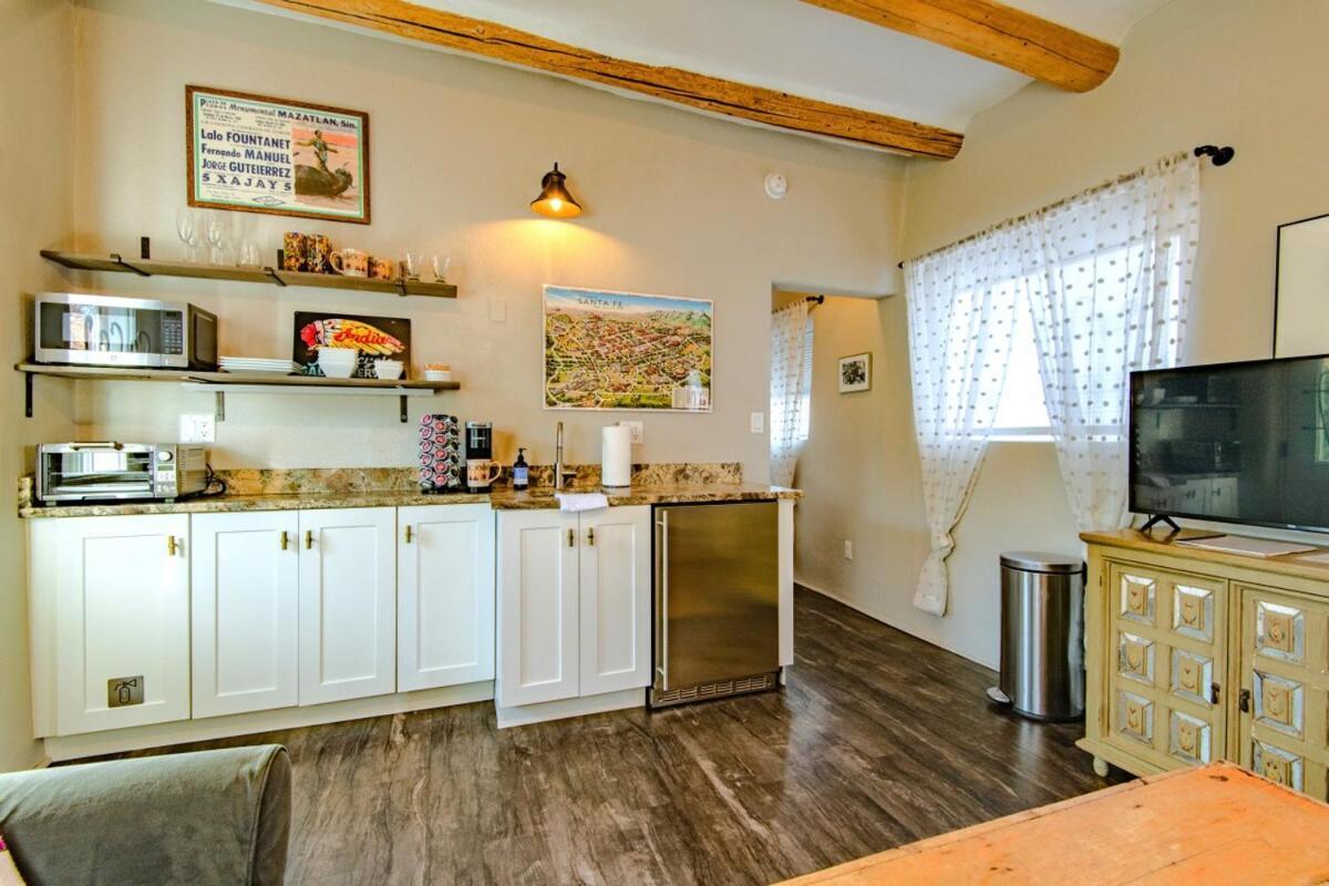 Charming Downtown Adobe Casita Spacious 450 Sq Ft, King Bed And Patio Santa Fe