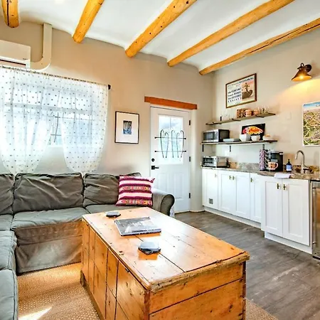 Apartment Charming Downtown Adobe Casita Spacious 450 Sq Ft, King Bed And Patio *