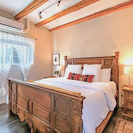 Charming Downtown Adobe Casita Spacious 450 Sq Ft, King Bed And Patio Santa Fe
